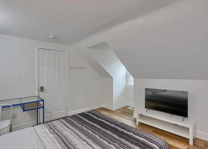 Troy Hill 2c Modern Private Bedroom With Shared Bathroom Habitación en casa particular Pittsburgh