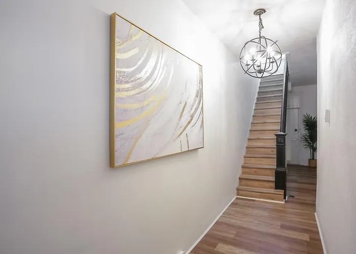 Troy Hill 2c Modern Private Bedroom With Shared Bathroom Pittsburgh