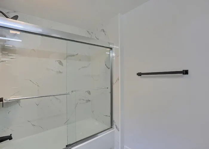 Troy Hill 2c Modern Private Bedroom With Shared Bathroom